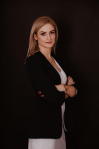 młoda kobieta, blondynka dr Katarzyna Andruszkiewicz